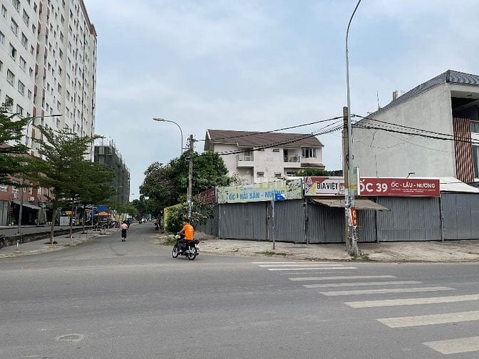 Cần tiền bán gấp đất 2 mặt tiền,Đường 30m, khu Bình Hưng Hoà B,