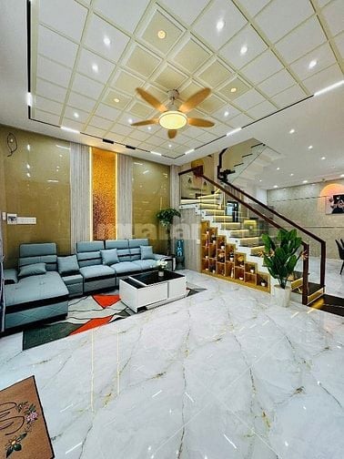 Ngộp vốn KD bán gấp nhà Hoà Hưng, p12, Q10. Giá 2,64tỷ. Hẻm 5m.65m2