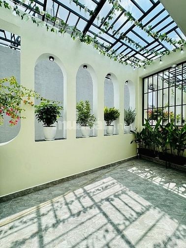 Ngộp vốn KD bán gấp nhà Hoà Hưng, p12, Q10. Giá 2,64tỷ. Hẻm 5m.65m2