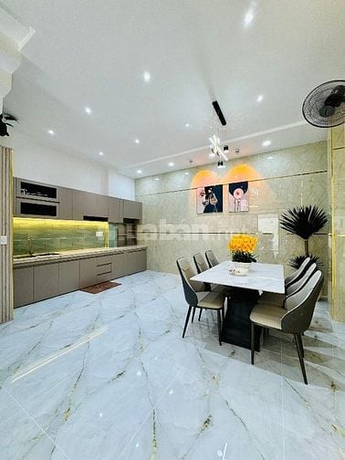 Ngộp vốn KD bán gấp nhà Hoà Hưng, p12, Q10. Giá 2,64tỷ. Hẻm 5m.65m2