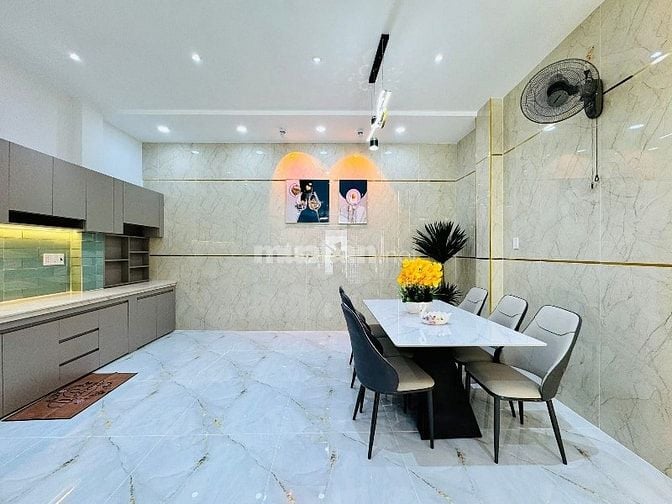 Ngộp vốn KD bán gấp nhà Hoà Hưng, p12, Q10. Giá 2,64tỷ. Hẻm 5m.65m2