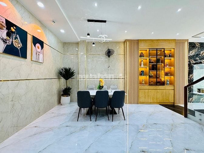 Ngộp vốn KD bán gấp nhà Hoà Hưng, p12, Q10. Giá 2,64tỷ. Hẻm 5m.65m2