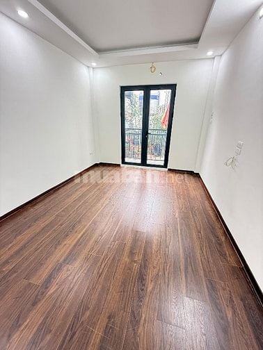 Bán nhà ngõ 299 Đền Lừ 40mx5 tầng thang máy mới xây ngõ 2,8m gần đường