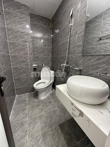 Bán nhà ngõ 299 Đền Lừ 40mx5 tầng thang máy mới xây ngõ 2,8m gần đường