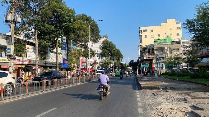 Bán nhà mặt đường Lê Minh Xuân phường 7 gần chợ Tân Bình (75m2) 21 tỷ