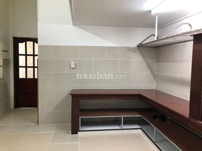 Phòng trọ mới xây,công viên trước mặt,có chỗ để xe hơi,chỗ tiếp khách 