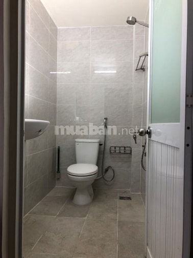 Phòng trọ mới xây,công viên trước mặt,có chỗ để xe hơi,chỗ tiếp khách 