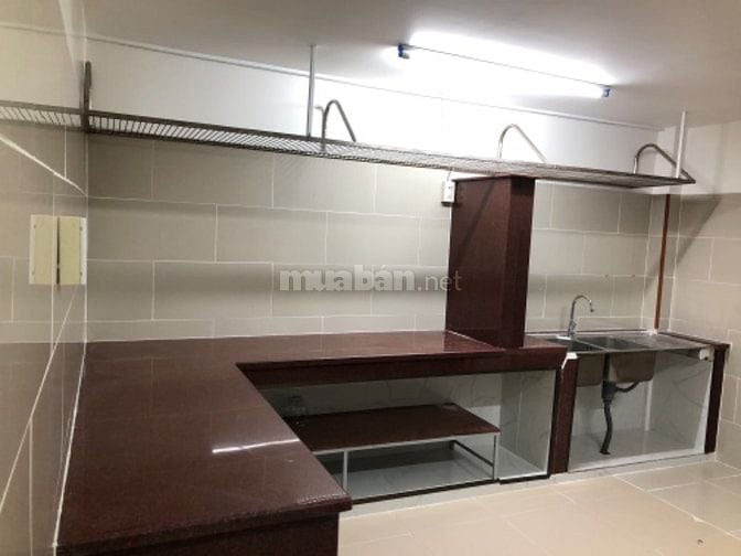 Phòng trọ mới xây,công viên trước mặt,có chỗ để xe hơi,chỗ tiếp khách 