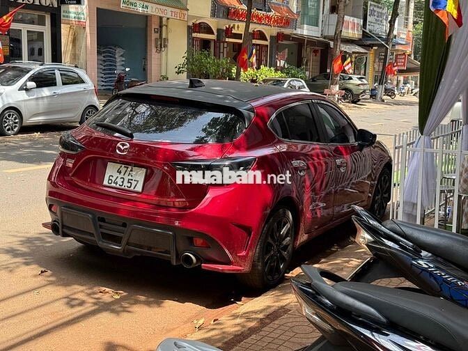 Mazda 3 2017 1.5 AT Hatchback - 12000 km