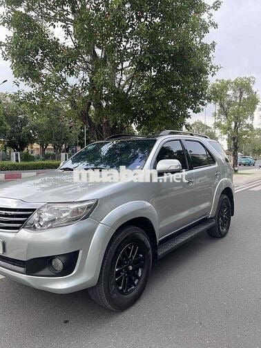 Toyota Fortuner 2013 2.7V Bản full 4*4  Xăng