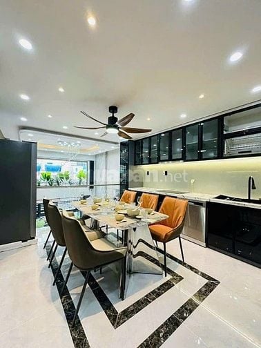 Nhà mới vào ở ngay đường Huỳnh Mẫn Đạt, Q5. Gần BV Nguyễn Trãi