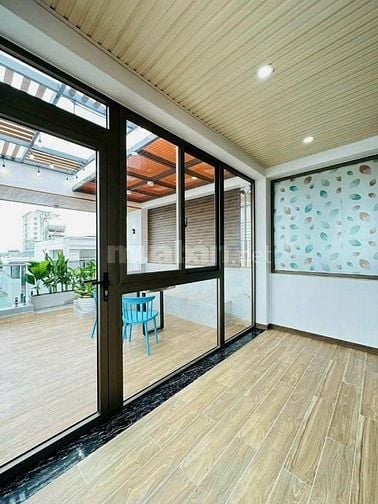 Nhà mới vào ở ngay đường Huỳnh Mẫn Đạt, Q5. Gần BV Nguyễn Trãi