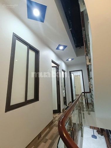 Chính chủ bán nhà 5 tầng ngõ 11 Việt Hưng ngay cạnh Vinhome Riverside