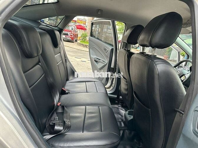 Ford Fiesta 2013 1.6 AT Sedan - 105000 km