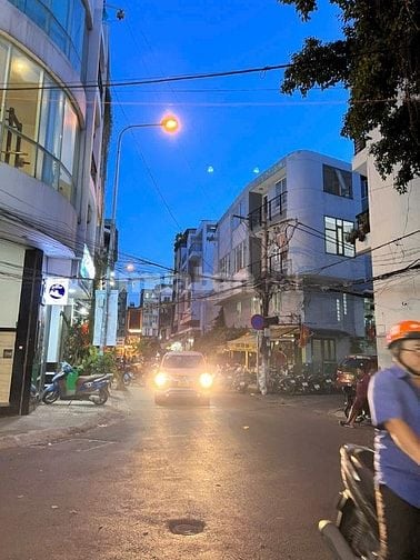Nhà mặt tiền đường Hoa khu Phan Xích Long