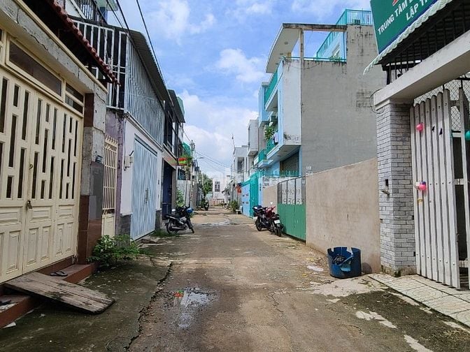 Bán nhà ~100m2 HXH gần ngã ba Nguyễn Xiển, cách Vinhomes Grand Park ch