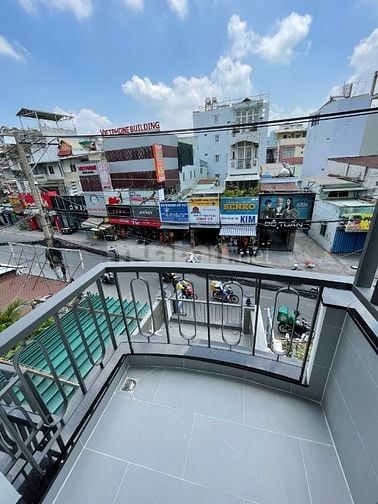 Bán nhà  MT 4 tầng số 235 đường Lê Quang Định đoạn giữa Nơ Trang Long 
