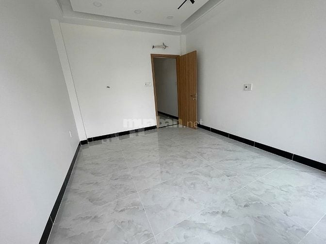 Bán nhà  MT 4 tầng số 235 đường Lê Quang Định đoạn giữa Nơ Trang Long 