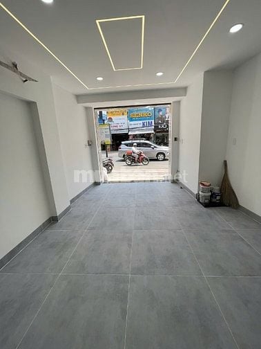 Bán nhà  MT 4 tầng số 235 đường Lê Quang Định đoạn giữa Nơ Trang Long 