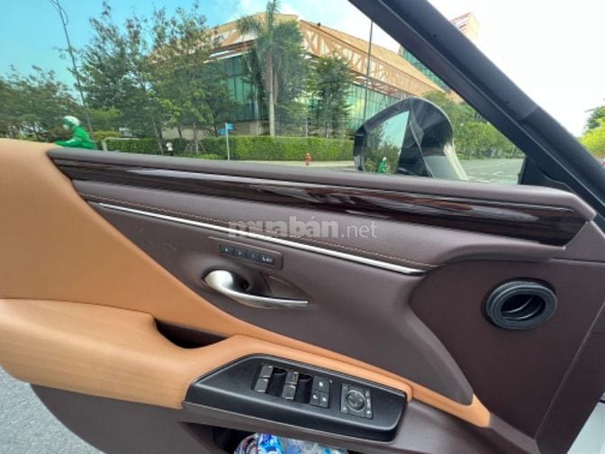 Chính chủ cần bán xe Lexus ES 250, xe lướt cực đẹp 😍