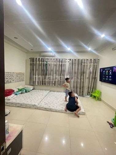 Cho thuê nhà đường 20m khu kiều đàm phường tân hưng quận 7. 