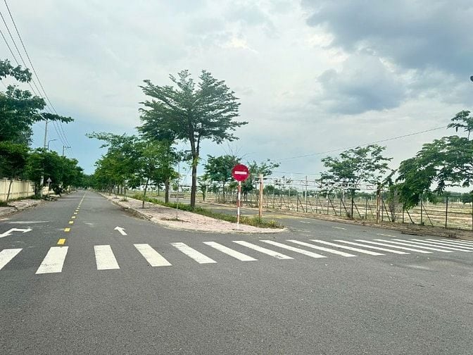 Chủ Kẹt Cần Bán Gấp lô đất nền trung tâm hành chánh bàu bàng Giá 870, 