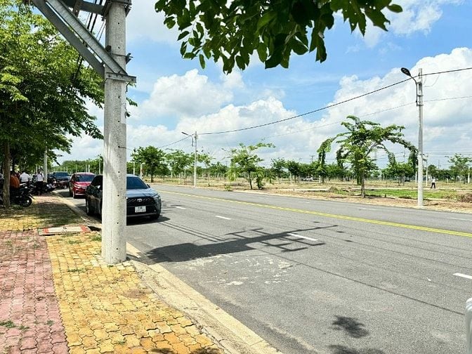 Chủ Kẹt Cần Bán Gấp lô đất nền trung tâm hành chánh bàu bàng Giá 870, 