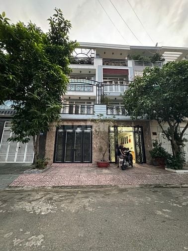 Nhà 4 tầng, khu phân lô cán bộ hưu trí Ngay Lê Văn Việt -TNPA -Q9