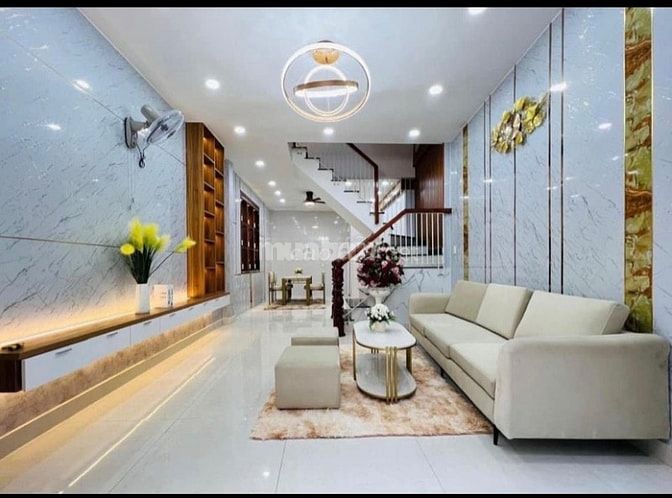 Nhà mới dọn vào ở ngay đường Hoà Hưng. Gần trường Lê Thị Riêng