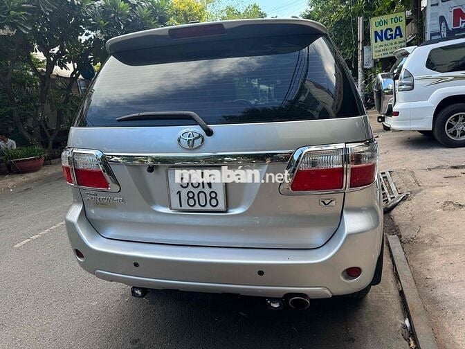 Toyota Fortuner 2009 2.7V - 120000 km