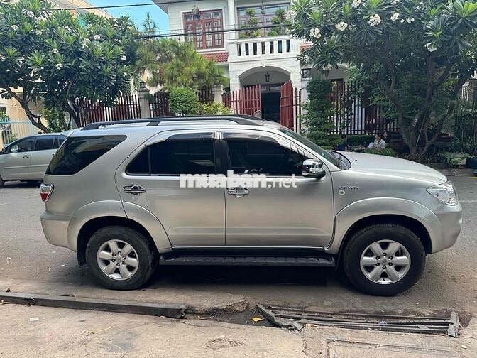 Toyota Fortuner 2009 2.7V - 120000 km