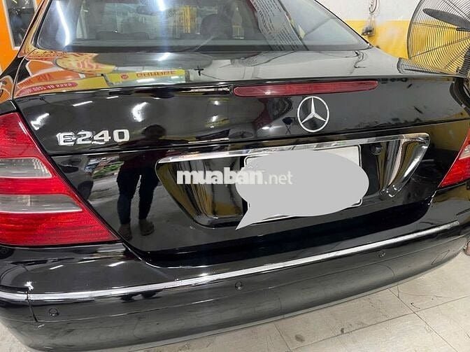 Mercedes  E240 - 128 triệu