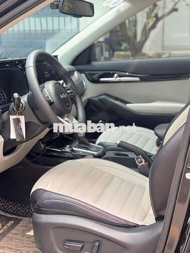 Kia Seltos 1.4Premium 2023 màu đen siêu đẹp