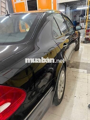 Mercedes  E240 - 128 triệu