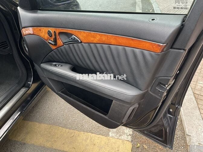 Mercedes  E240 - 128 triệu