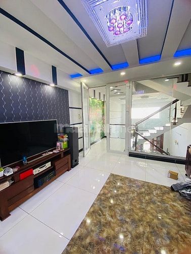 Nhà ngang lớn 5,3m Lý Nam Đế ,Quận 11. Ngay Coopmart Lý Thường Kiệt