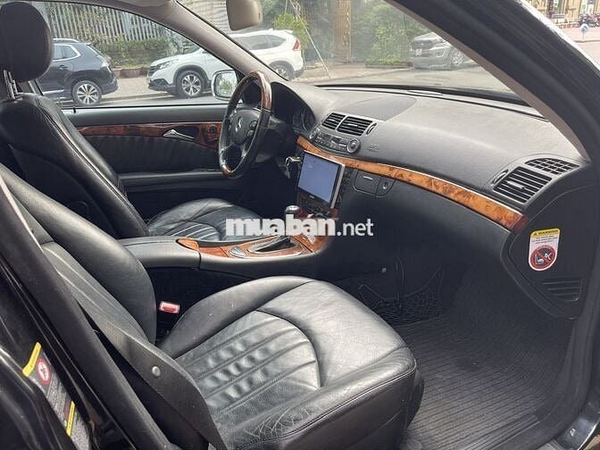 Mercedes  E240 - 128 triệu