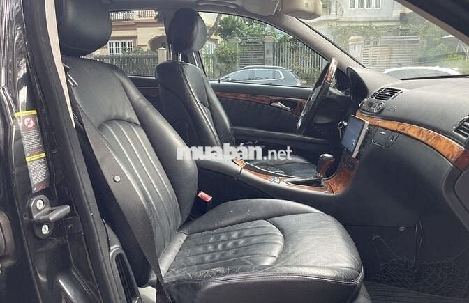 Mercedes  E240 - 128 triệu