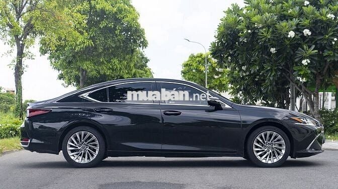Lexus ES250 2023 đăng ký lần đầu 2024 - 14000 km