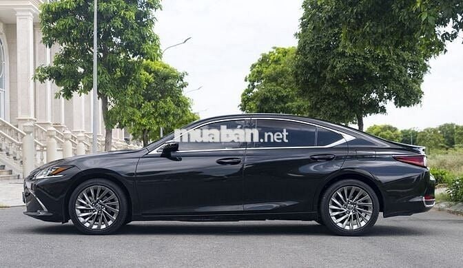 Lexus ES250 2023 đăng ký lần đầu 2024 - 14000 km