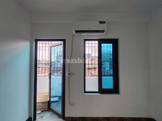 Nhà mới 6 tầng,có thang máy, dt 42m2,ngõ cách mặt đường Kim Giang 20m