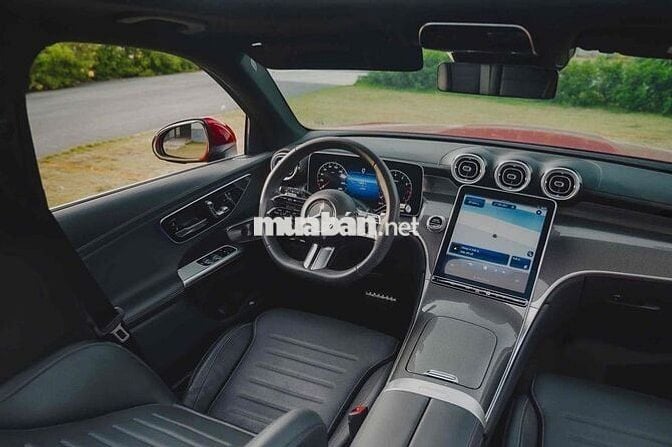 GLC300 AllNew – Màu Đỏ Độc Lạ – Lăn Bánh 12.600km