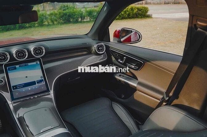GLC300 AllNew – Màu Đỏ Độc Lạ – Lăn Bánh 12.600km