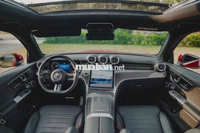 GLC300 AllNew – Màu Đỏ Độc Lạ – Lăn Bánh 12.600km