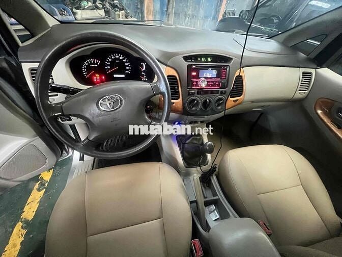Toyota Innova 2011 G - 120000 km