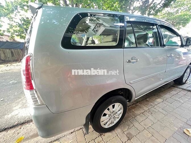 Toyota Innova 2011 G - 120000 km