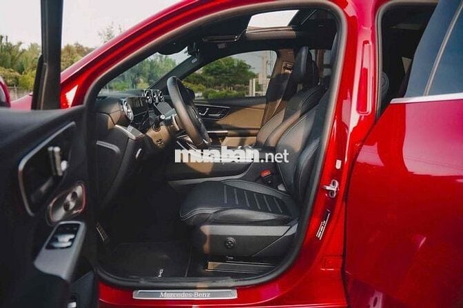 GLC300 AllNew – Màu Đỏ Độc Lạ – Lăn Bánh 12.600km