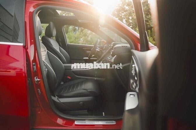 GLC300 AllNew – Màu Đỏ Độc Lạ – Lăn Bánh 12.600km