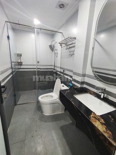 Nhà mới 6 tầng,có thang máy, dt 42m2,ngõ cách mặt đường Kim Giang 20m