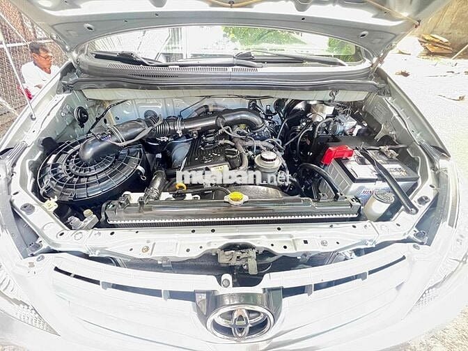 Toyota Innova 2011 G - 120000 km